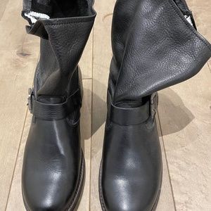Frye Veronica Short Boot - Black size 8.5